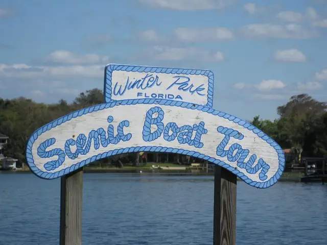 Winter Park Scenic Boat Tour sign at the lake's edge